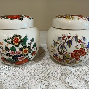 Pair of Beautiful Vintage Medium Sized Sadler Ginger Jars with lids